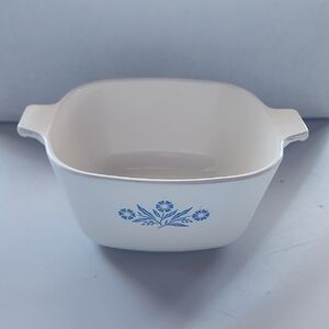 Corning Ware, White and Blue Floral Baking Dish. Made In USA 1 1/4 Qt.☆☆☆